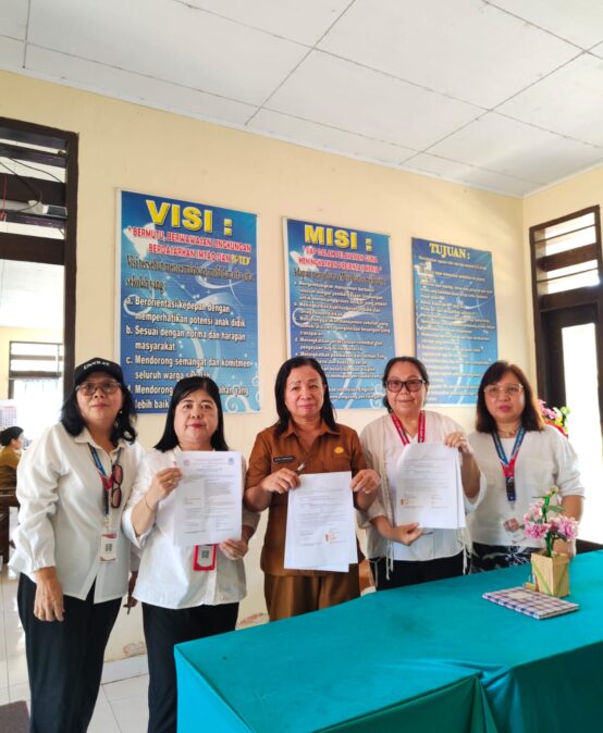 PKS dan IA  Fakultas Ilmu Budaya dengan SMPN 12 Manado di pulau Bunaken